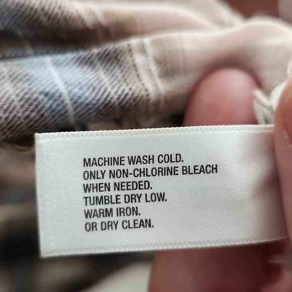 Gap Scarf Summer cotton blend plaid ends tied to form a circle scarf has flaws - Picture 6 of 9